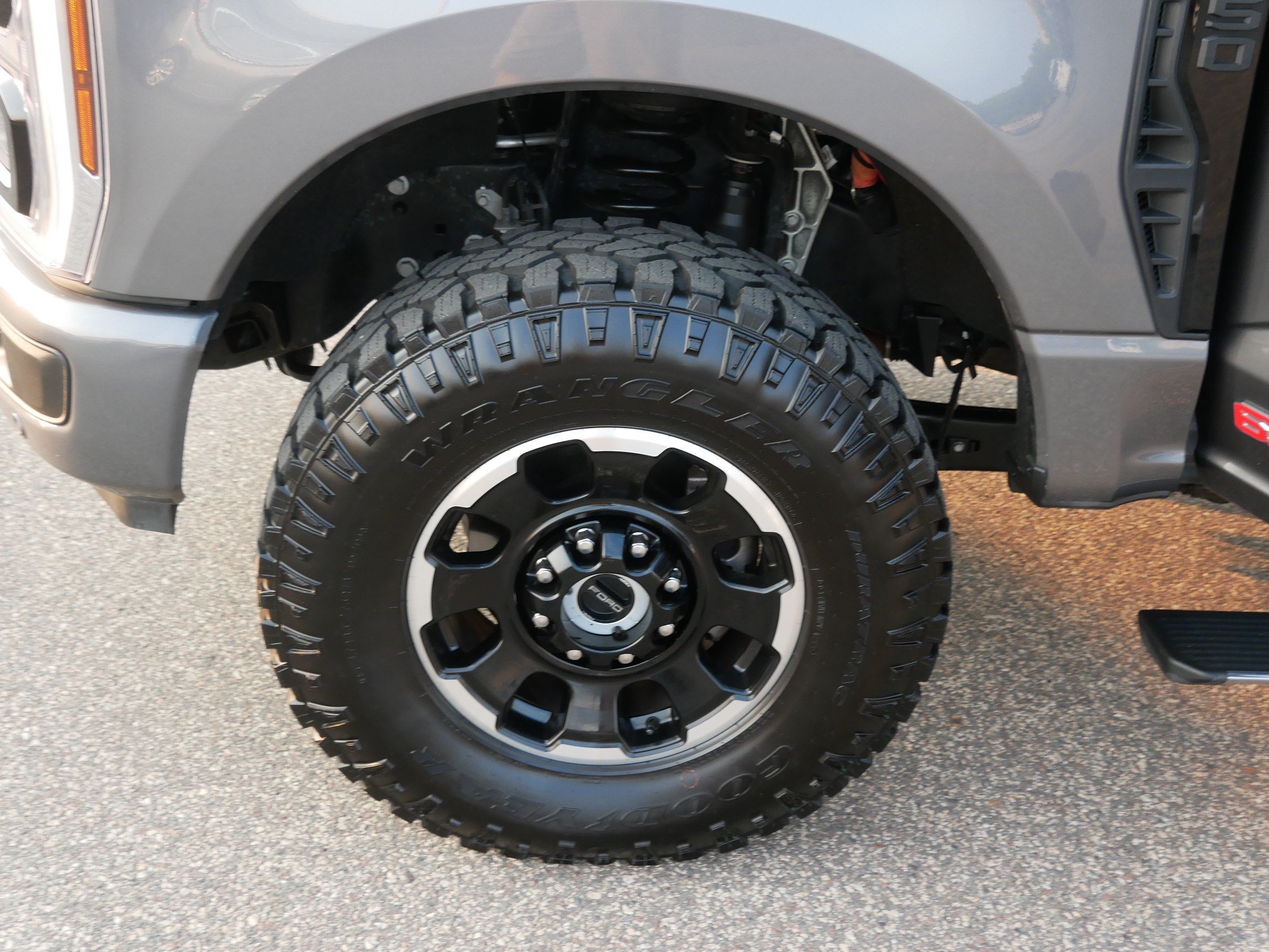 Certified 2025 Ford F350 Platinum w/ Tremor Off-Road Package AWD/4WD image 15
