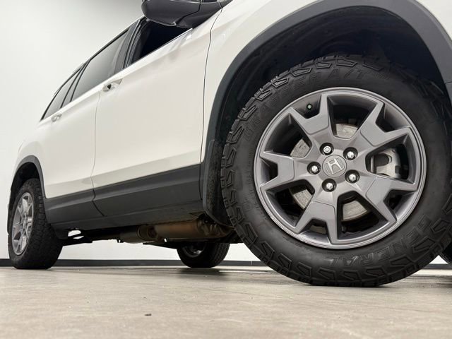 Used 2024 Honda Passport TrailSport image 3