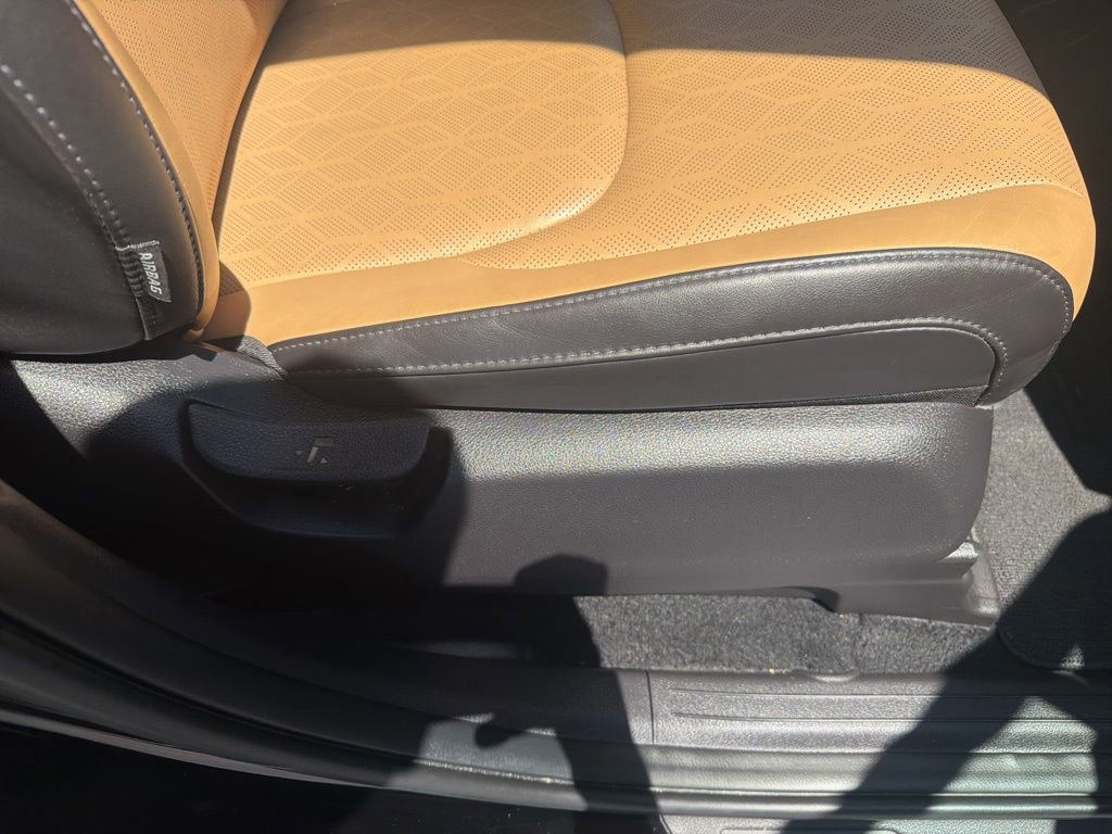 Used 2024 Kia Carnival LX FWD image 37