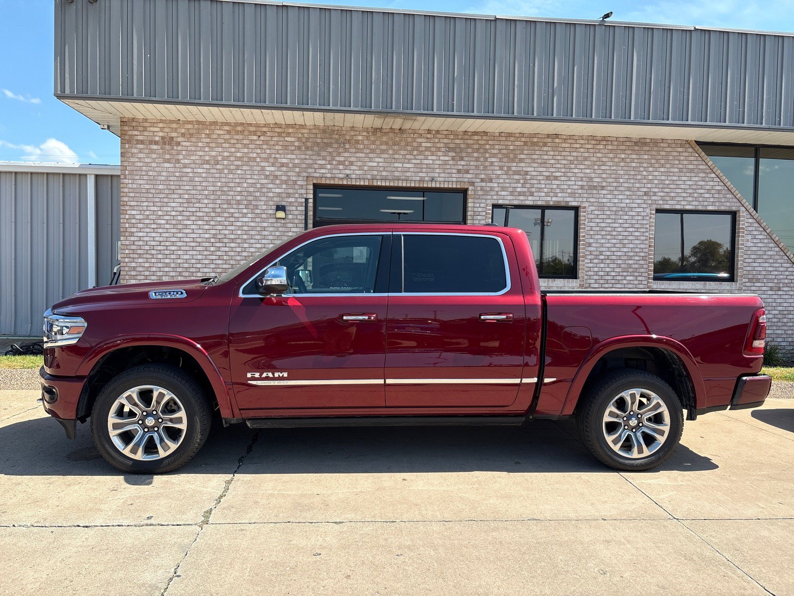 Used 2022 RAM 1500 Limited w/ Body Color Bumper Group AWD/4WD image 3