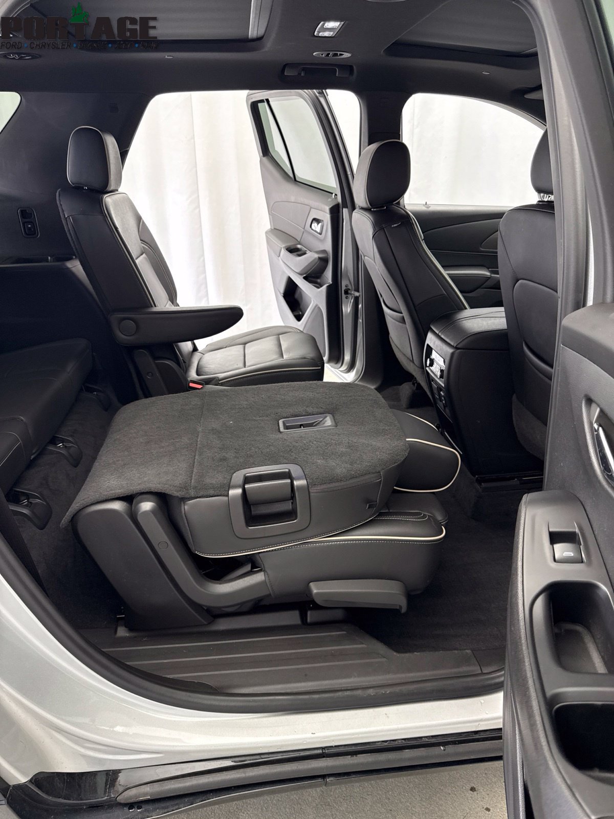 Used 2022 Chevrolet Traverse Premier w/ Redline Edition AWD/4WD image 40