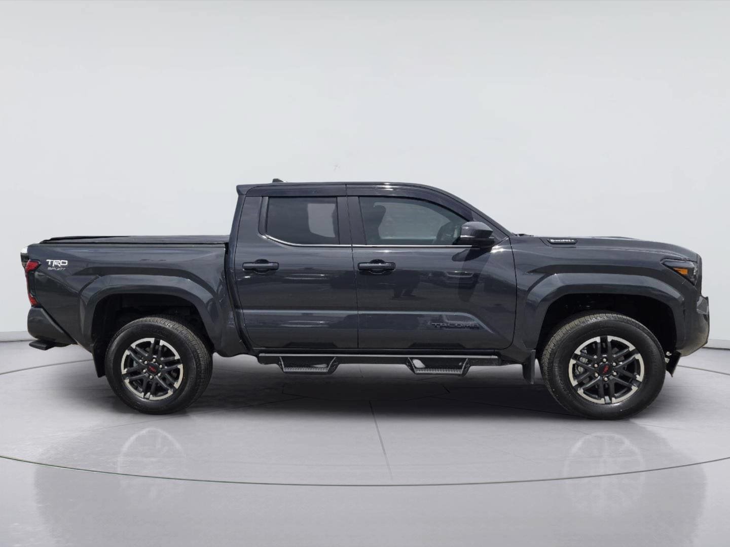 Used 2025 Toyota Tacoma TRD Sport w/ TRD Sport Upgrade Package AWD/4WD image 4