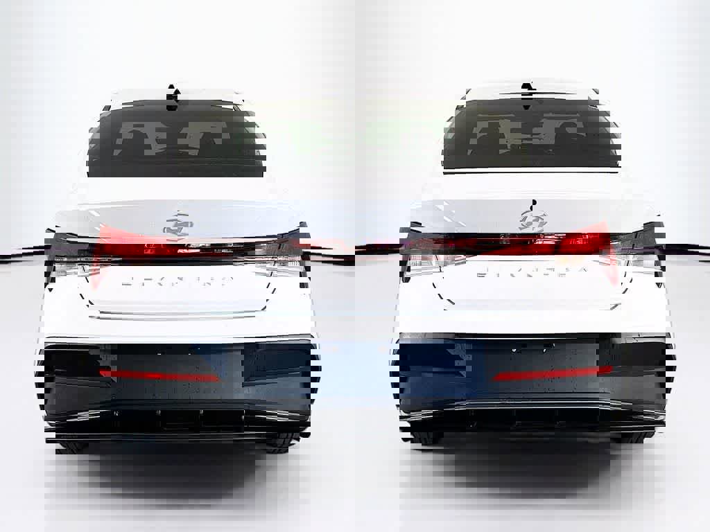 Used 2024 Hyundai Elantra SEL image 4