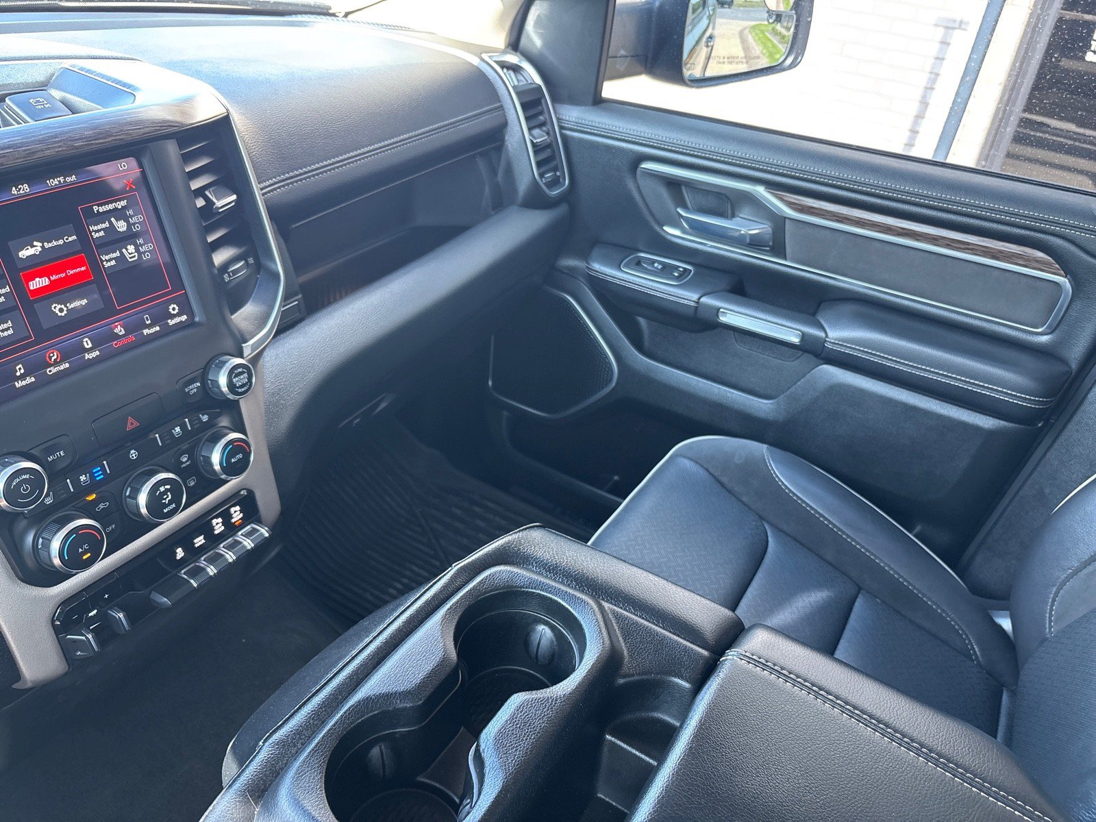 Used 2020 RAM 1500 Laramie AWD/4WD image 25