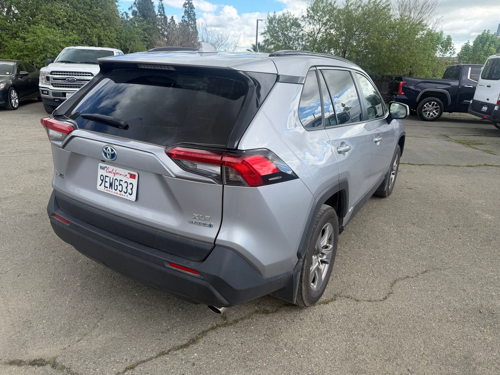 Used 2023 Toyota RAV4 XLE w/ Convenience Package image 5