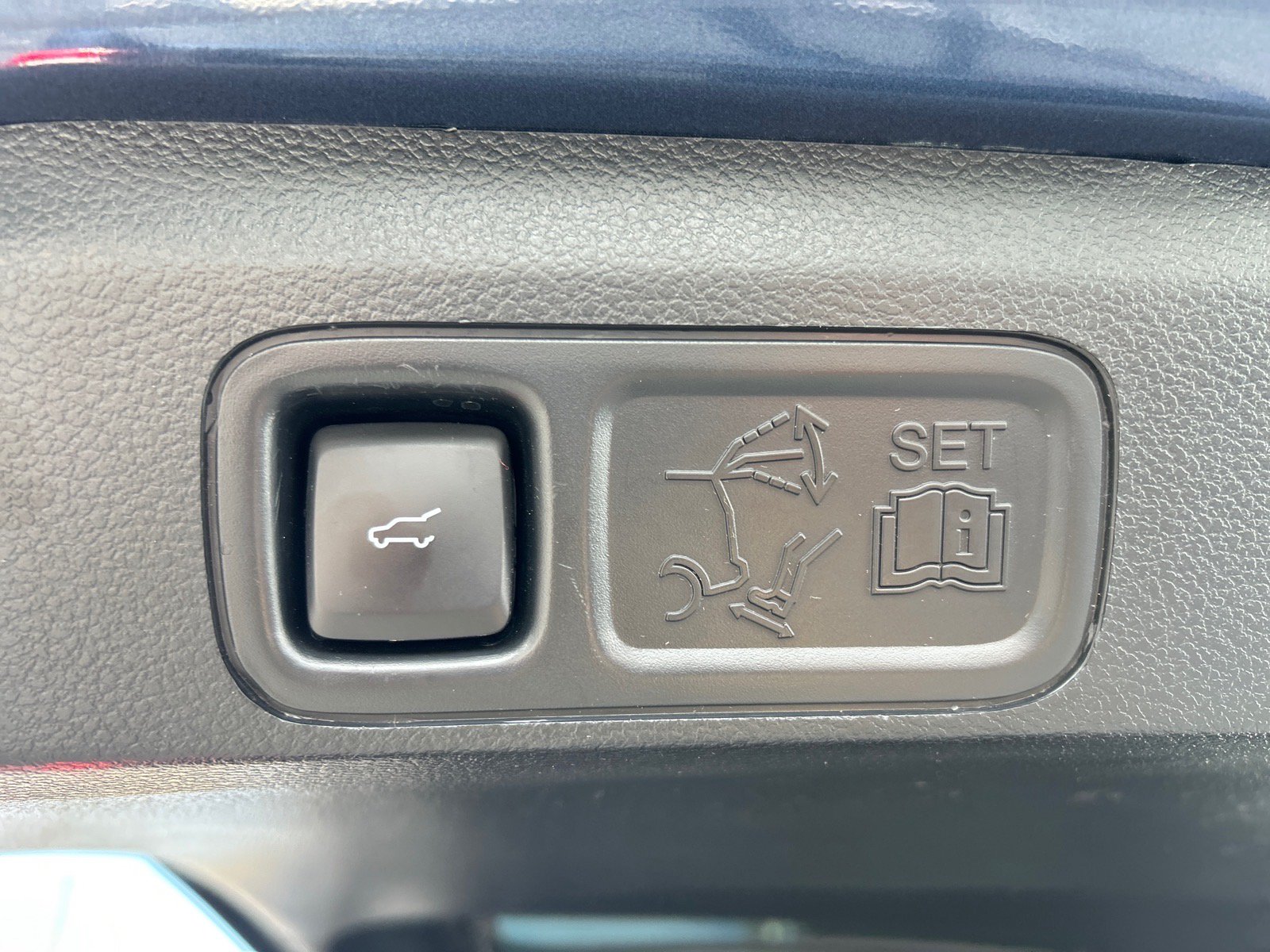 Certified 2020 Ford Expedition XLT w/ Equipment Group 202A AWD/4WD image 19