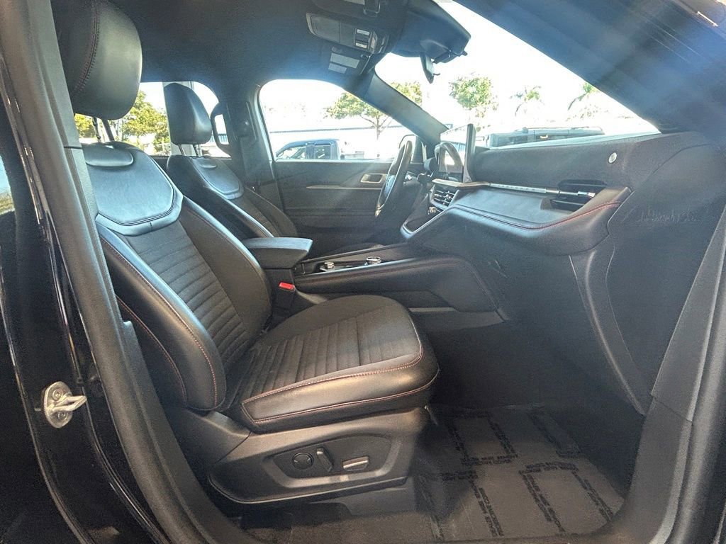 Certified 2025 Ford Explorer ST-Line image 23