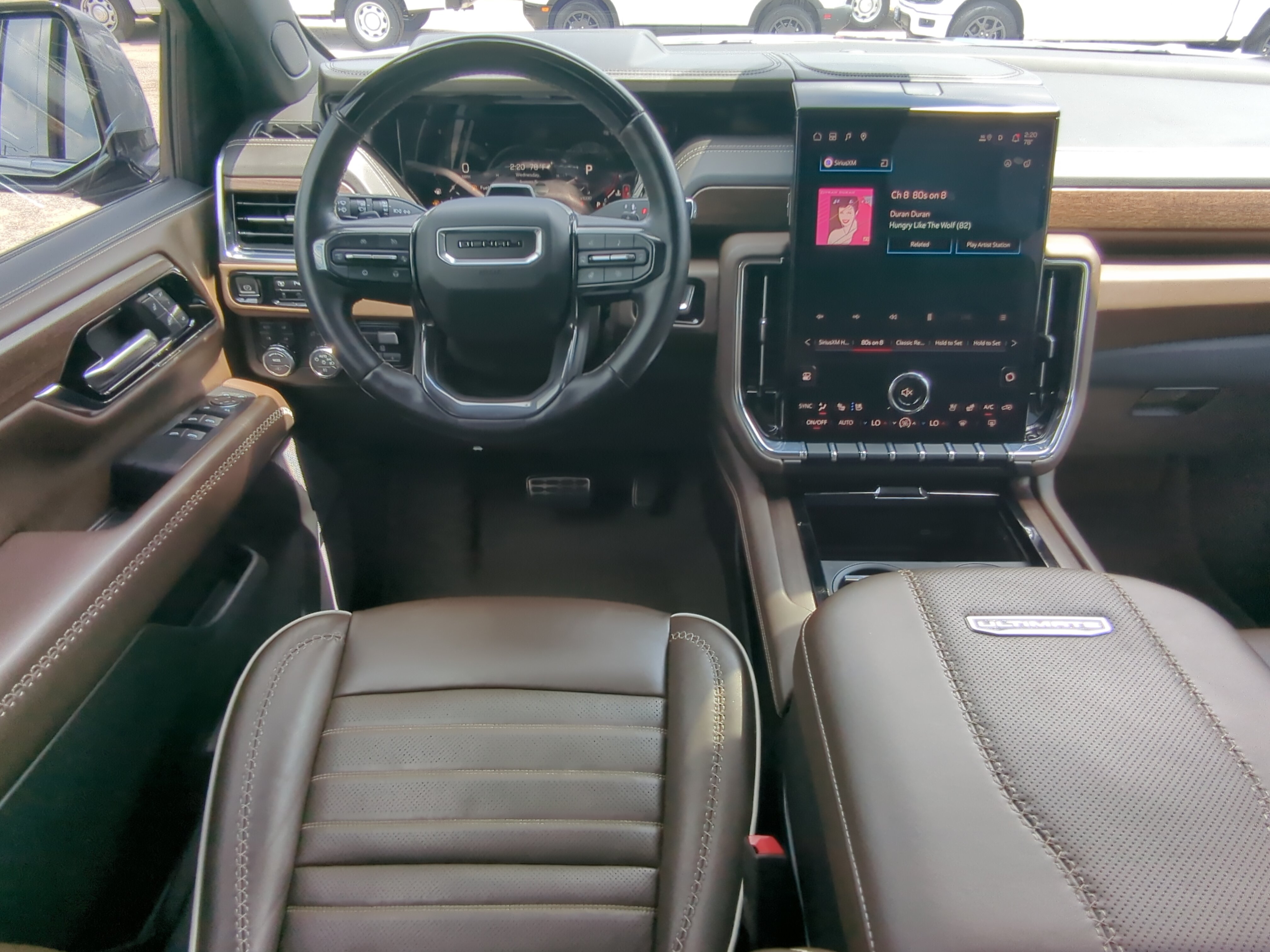 Used 2025 GMC Yukon XL Denali Ultimate w/ LPO, Floor Liner Package AWD/4WD image 14