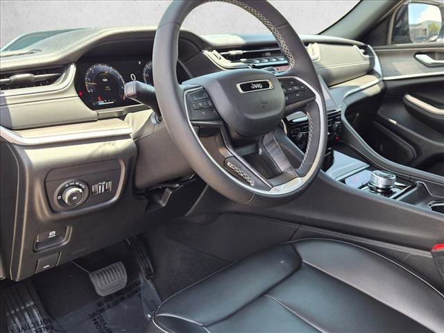Used 2024 Jeep Grand Cherokee Limited w/ Black Appearance Package AWD/4WD image 9