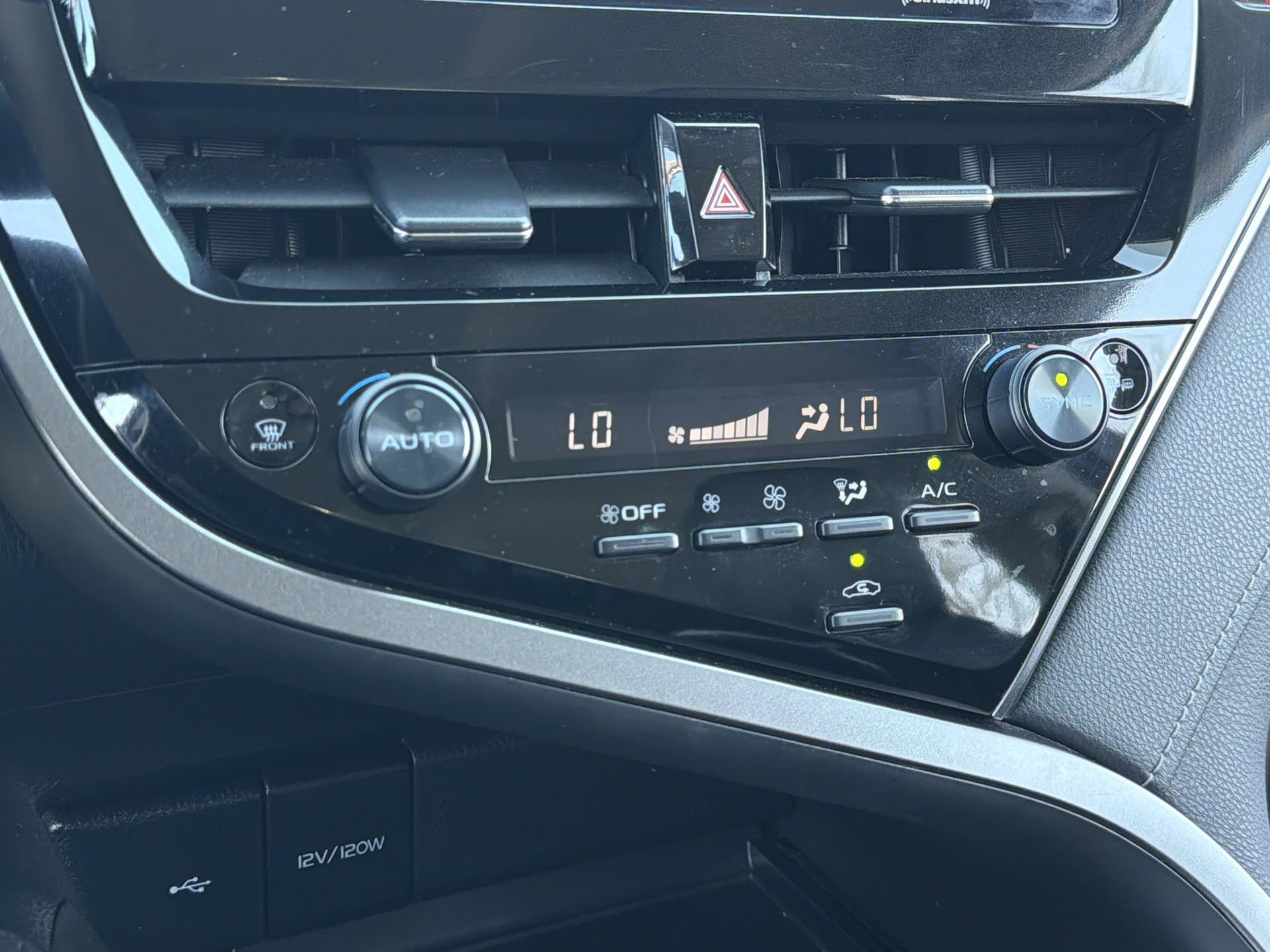 Used 2022 Toyota Camry SE image 5