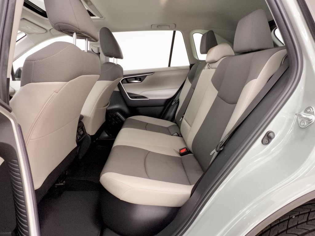 Used 2021 Toyota RAV4 XLE w/ Convenience Package AWD/4WD image 25