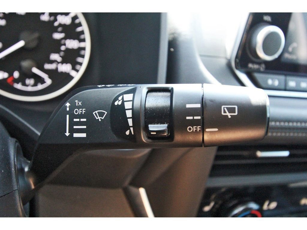 Used 2024 Nissan Rogue SV w/ SV Premium Package image 17