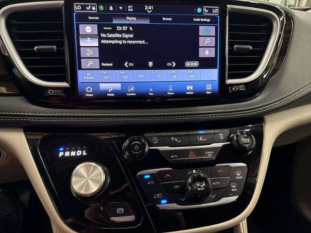 Used 2024 Chrysler Pacifica Limited FWD image 15