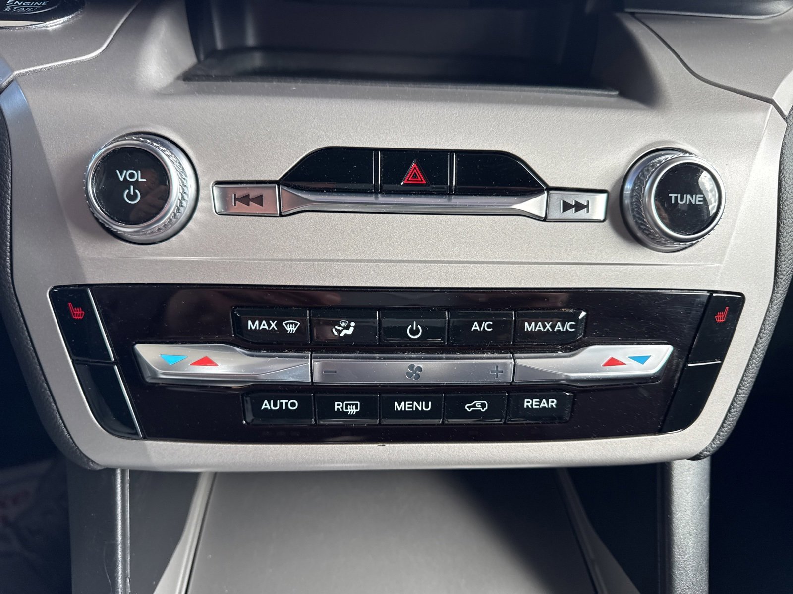 Certified 2023 Ford Explorer XLT image 32