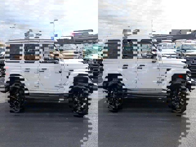 Used 2021 Jeep Wrangler Unlimited Sahara w/ Cold Weather Group image 7