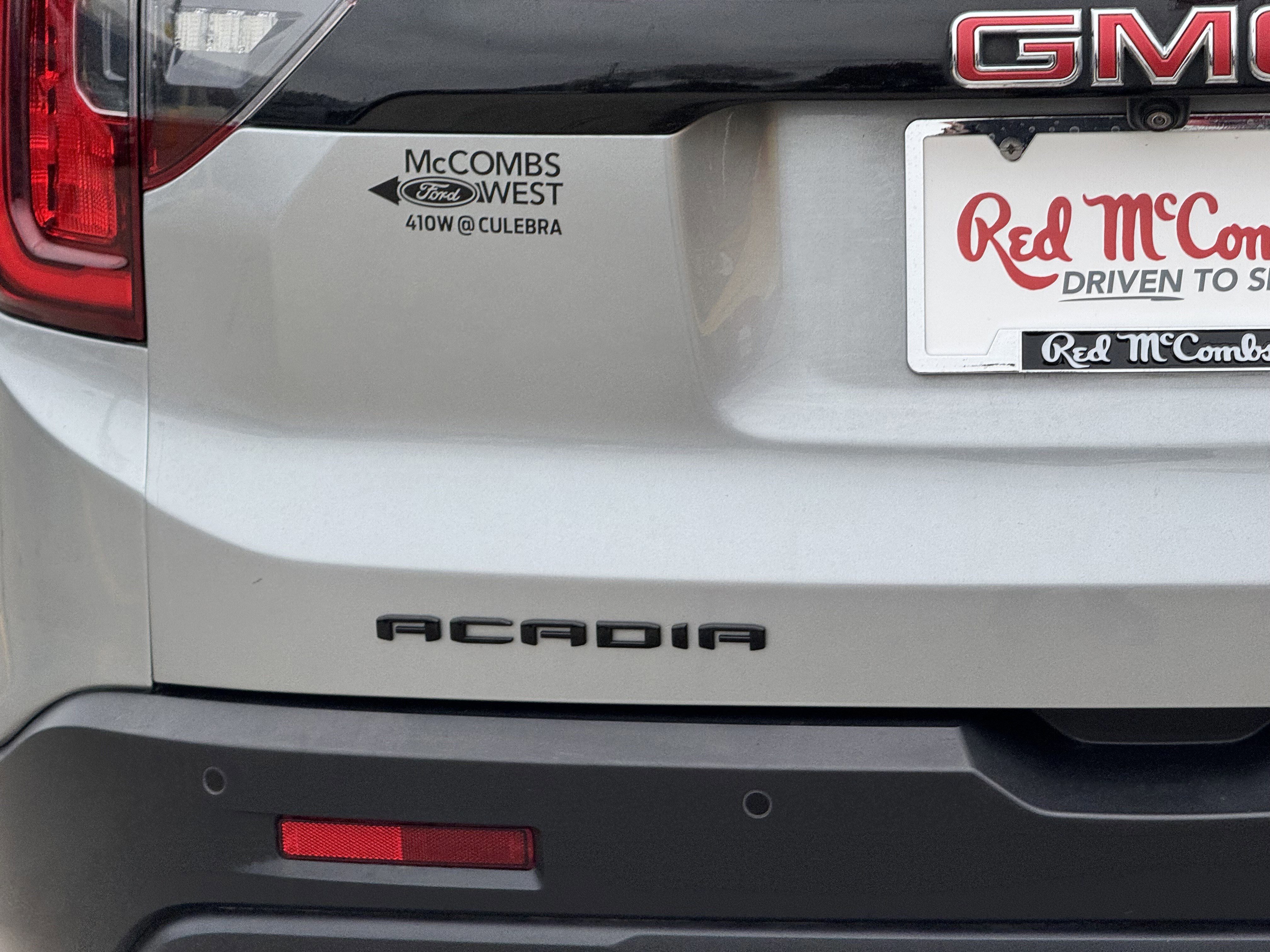 Used 2023 GMC Acadia SLE w/ Elevation Edition image 10