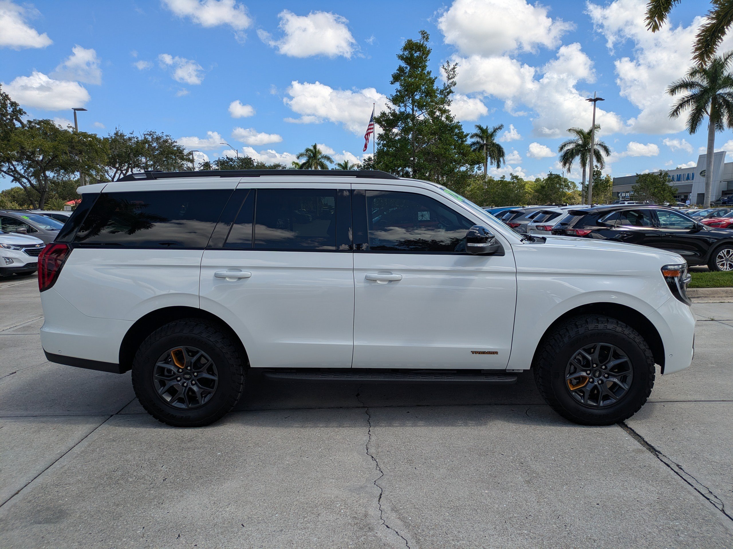 Certified 2025 Ford Expedition Tremor AWD/4WD image 3