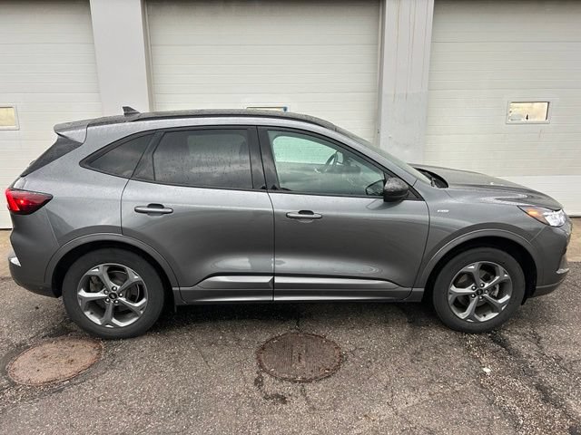Certified 2023 Ford Escape ST-Line w/ Tech Pack #1 AWD/4WD image 6