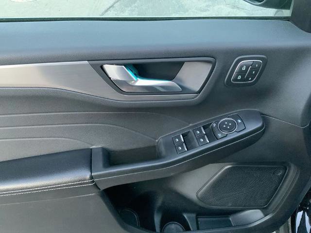 Certified 2022 Ford Escape Titanium w/ Class II Trailer Tow Package image 13