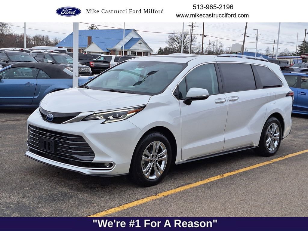 Used 2024 Toyota Sienna Platinum image 7