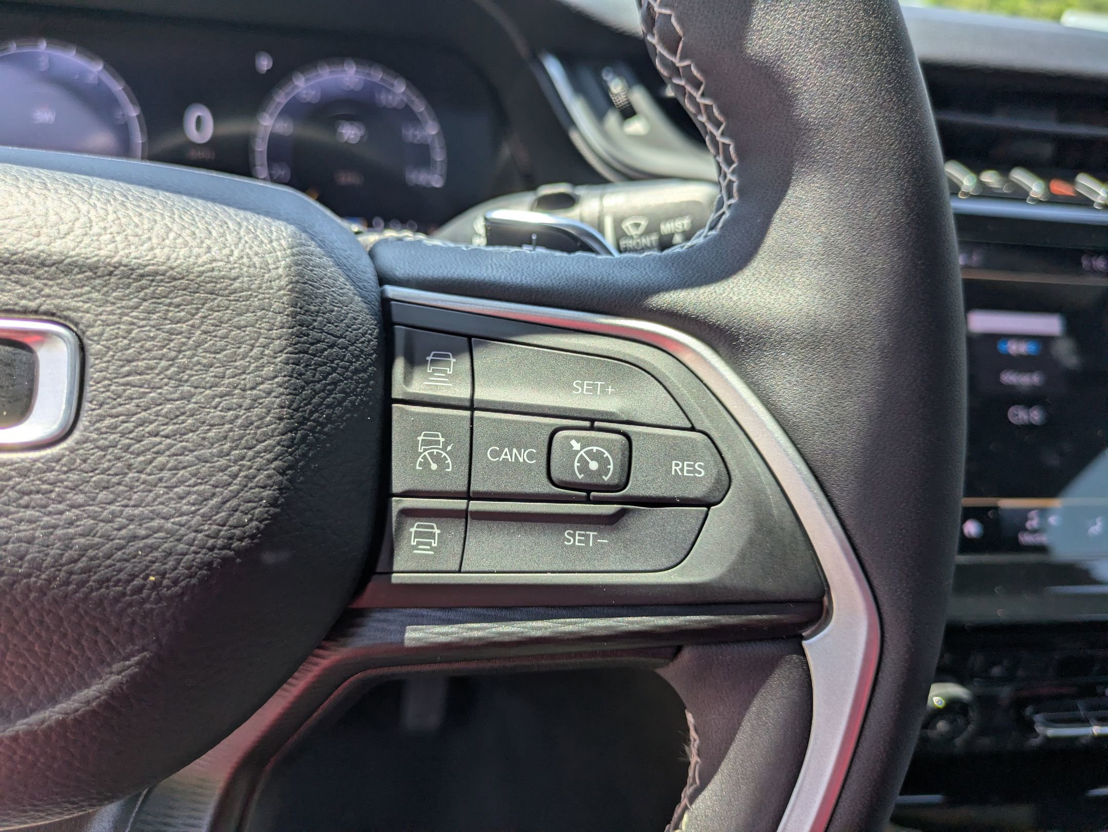 Used 2024 Jeep Grand Cherokee L Laredo w/ Luxury Tech Group I RWD image 19
