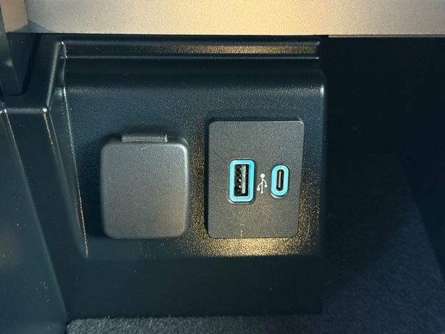 Certified 2022 Ford Explorer XLT w/ Equipment Group 202A image 13