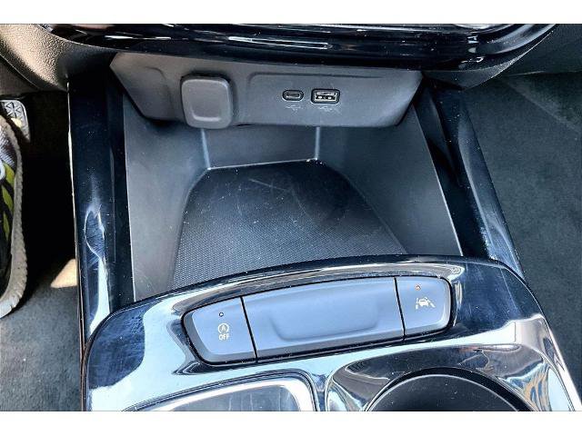 Used 2025 Chevrolet Trax LT w/ LT Convenience Package FWD image 9