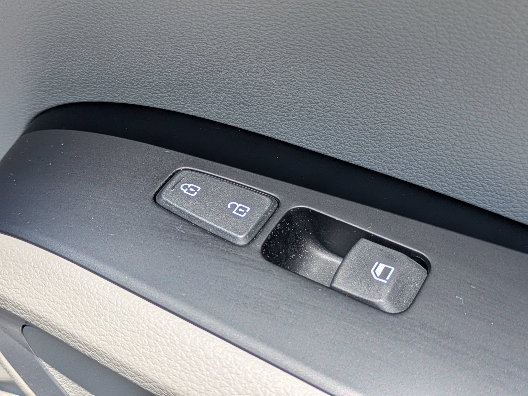Used 2025 Kia Soul LX FWD image 32