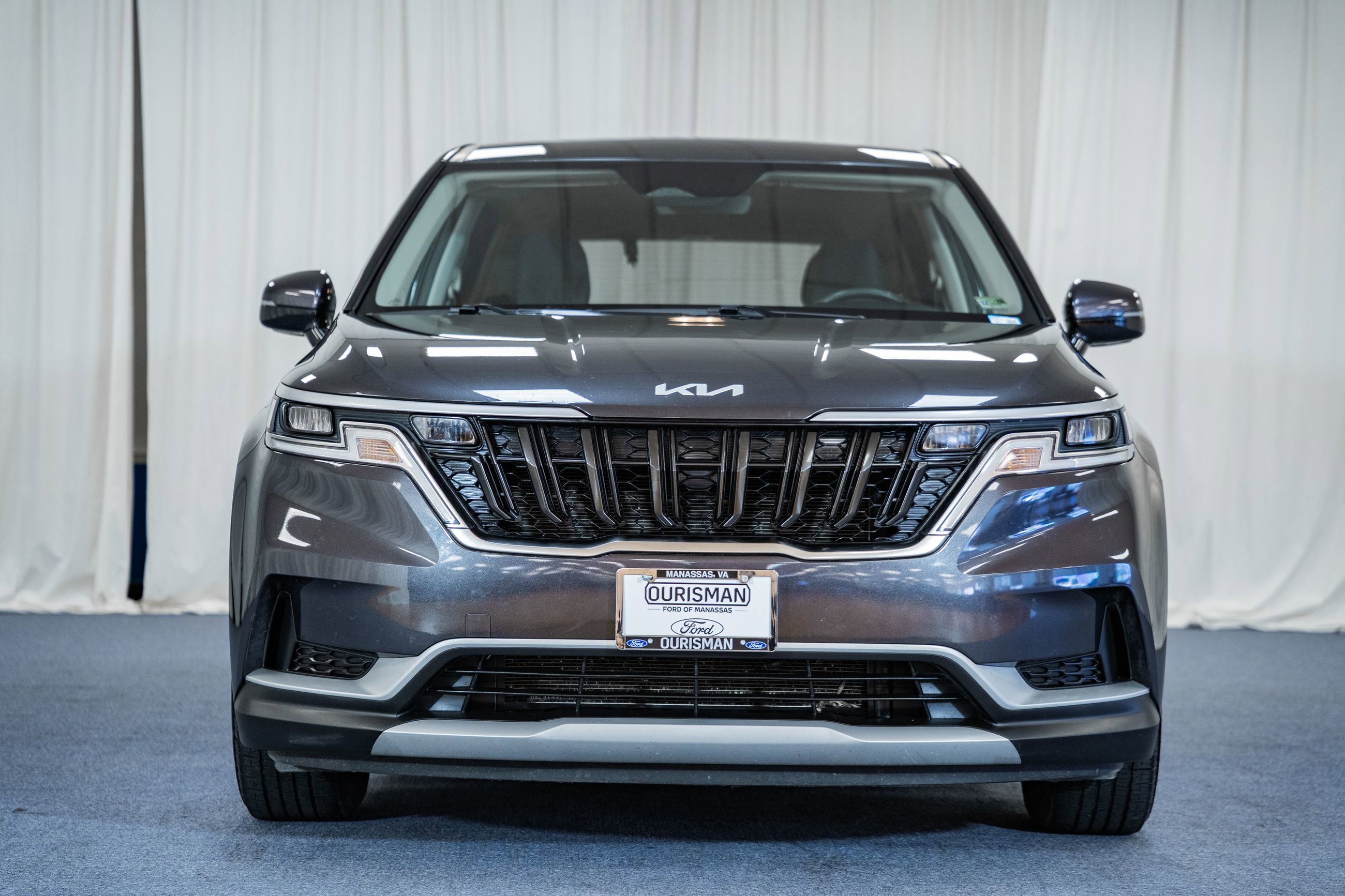 Used 2024 Kia Carnival LX image 2