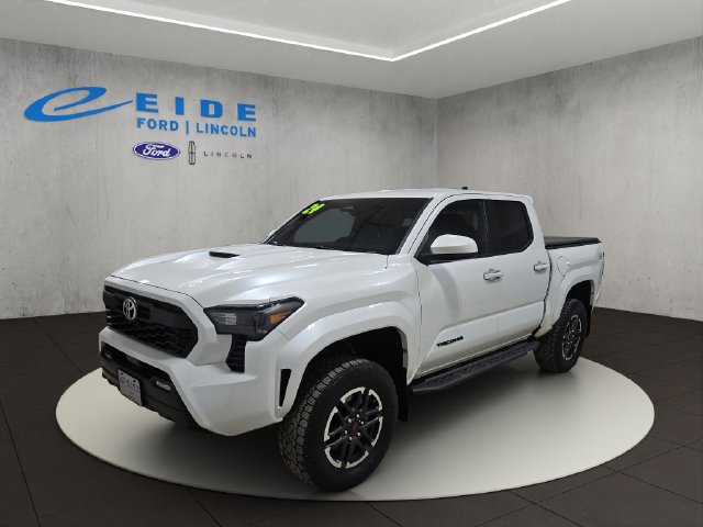 Used 2024 Toyota Tacoma TRD Sport AWD/4WD image 5