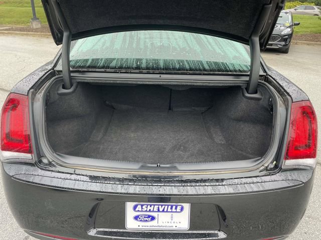 Used 2021 Chrysler 300 Touring w/ Sport Appearance Package RWD image 12