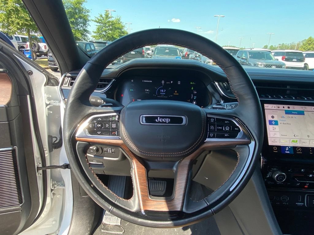 Used 2024 Jeep Grand Cherokee Summit w/ Advanced Protech Group IV AWD/4WD image 13