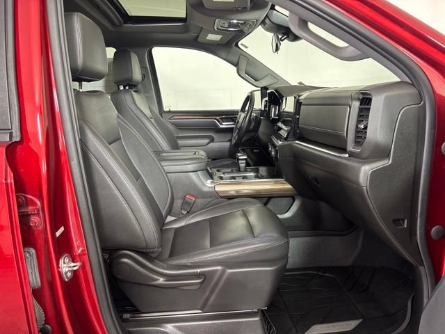 Used 2022 Chevrolet Silverado 1500 RST w/ Convenience Package II AWD/4WD image 4