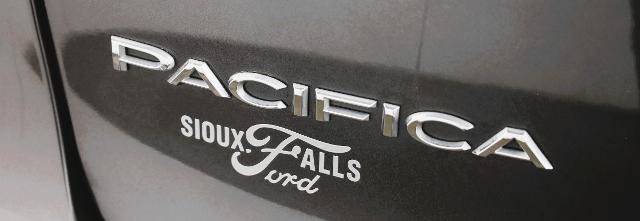 Used 2022 Chrysler Pacifica Touring-L w/ Uconnect Theater Family Group AWD/4WD image 29