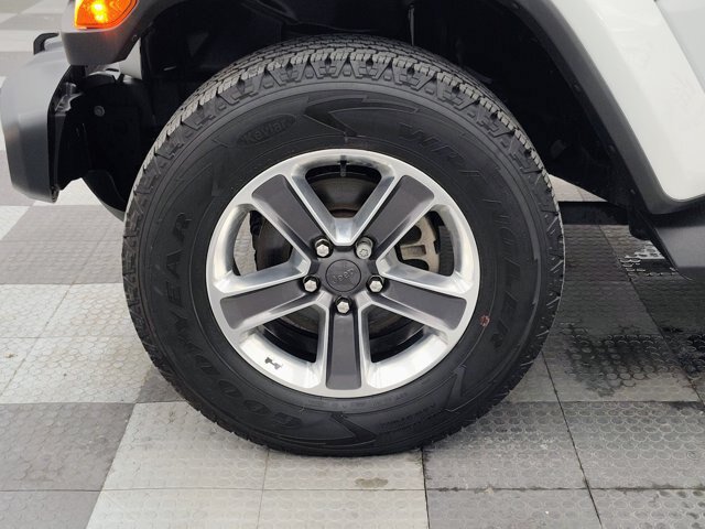 Used 2021 Jeep Wrangler Unlimited Sahara w/ Uconnect 4C Nav & Sound Group AWD/4WD image 16