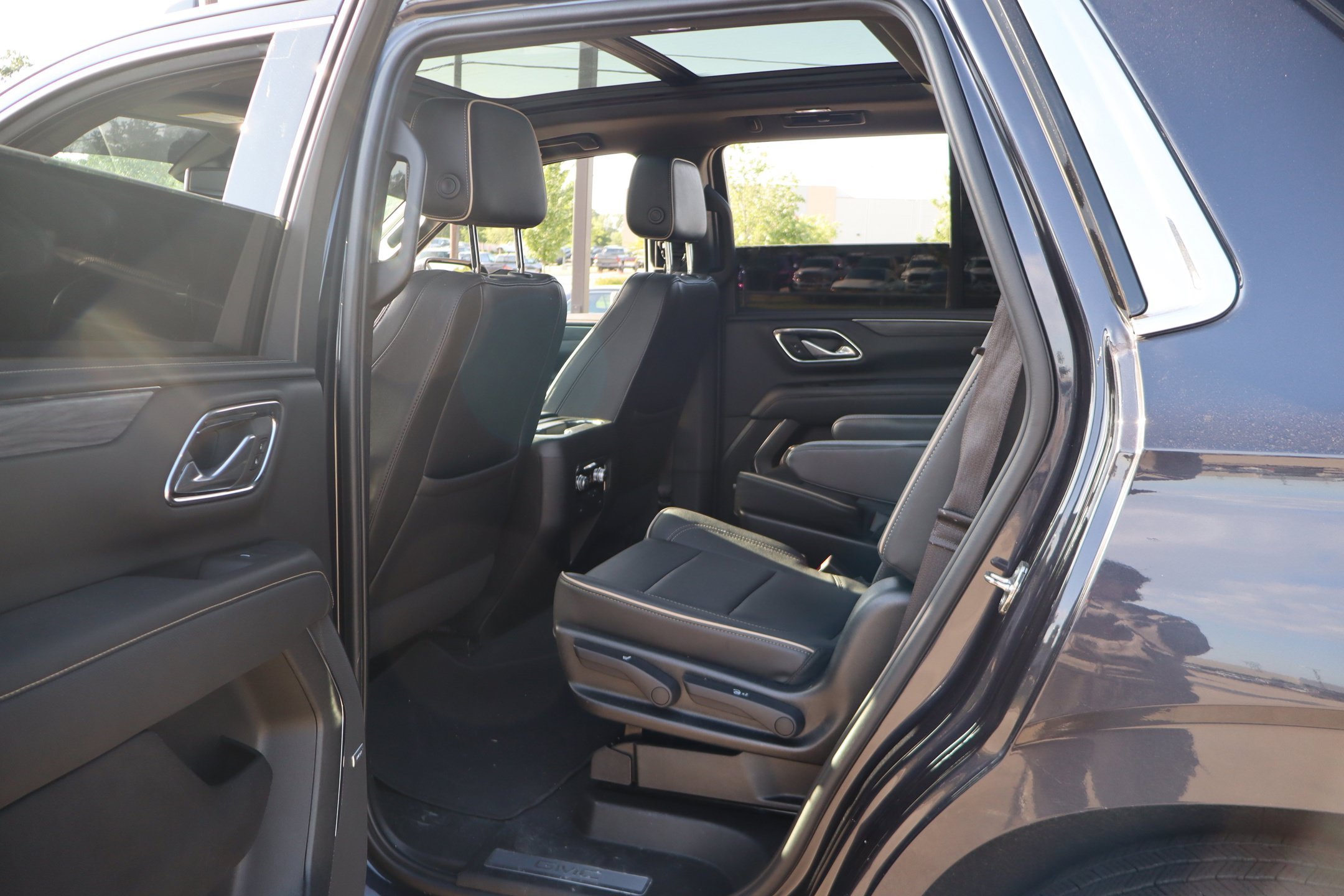 Used 2023 GMC Yukon SLT AWD/4WD image 25