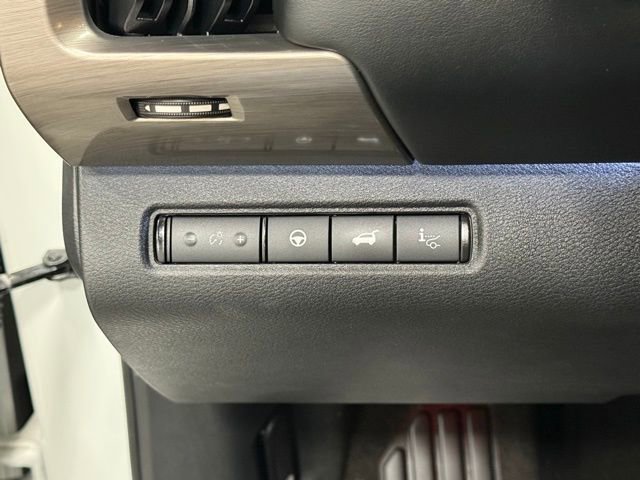 Used 2022 Nissan Pathfinder Platinum w/ Cargo Package image 15