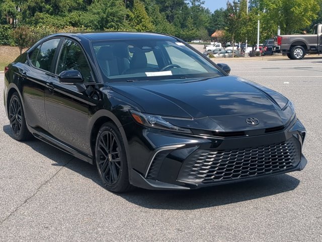 Used 2025 Toyota Camry SE w/ Convenience Package FWD image 2