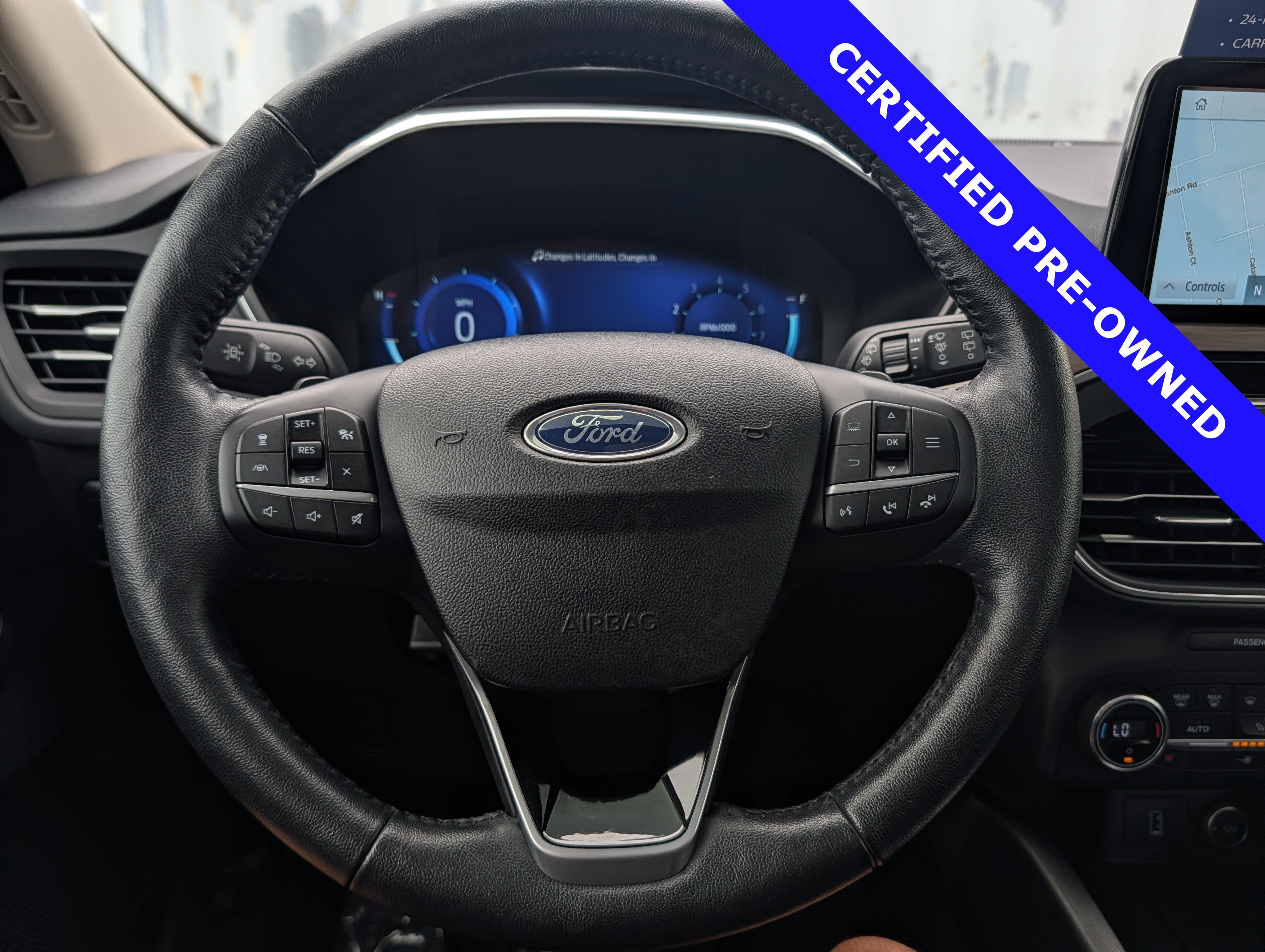 Certified 2020 Ford Escape Titanium AWD/4WD image 29