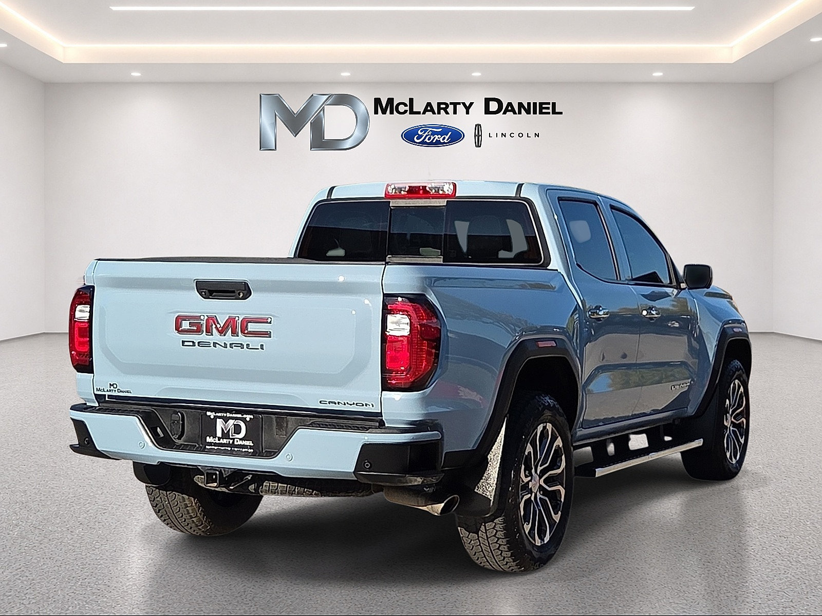 Used 2025 GMC Canyon Denali AWD/4WD image 5