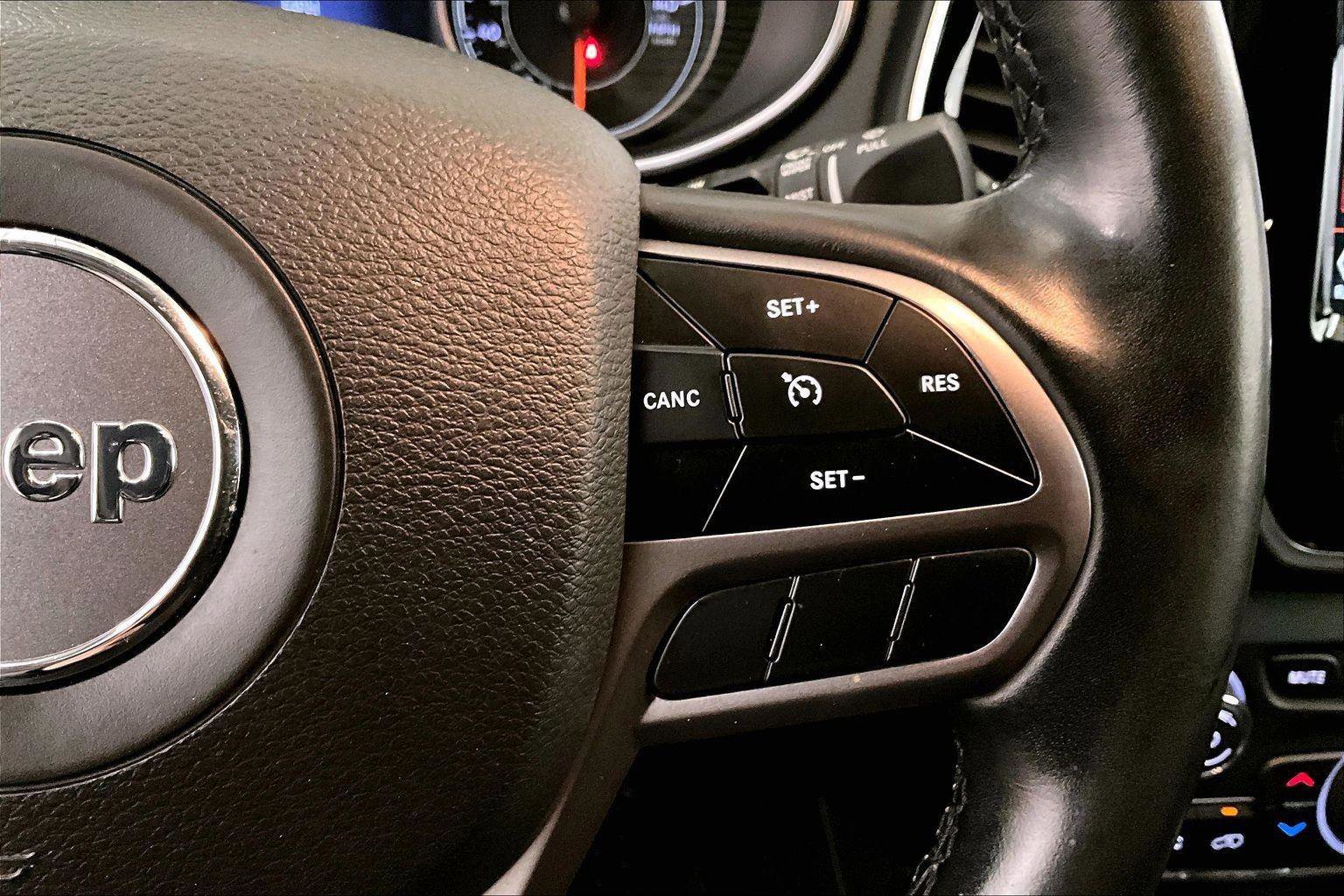 Used 2019 Jeep Cherokee Limited image 18