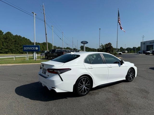 Used 2022 Toyota Camry SE FWD image 6