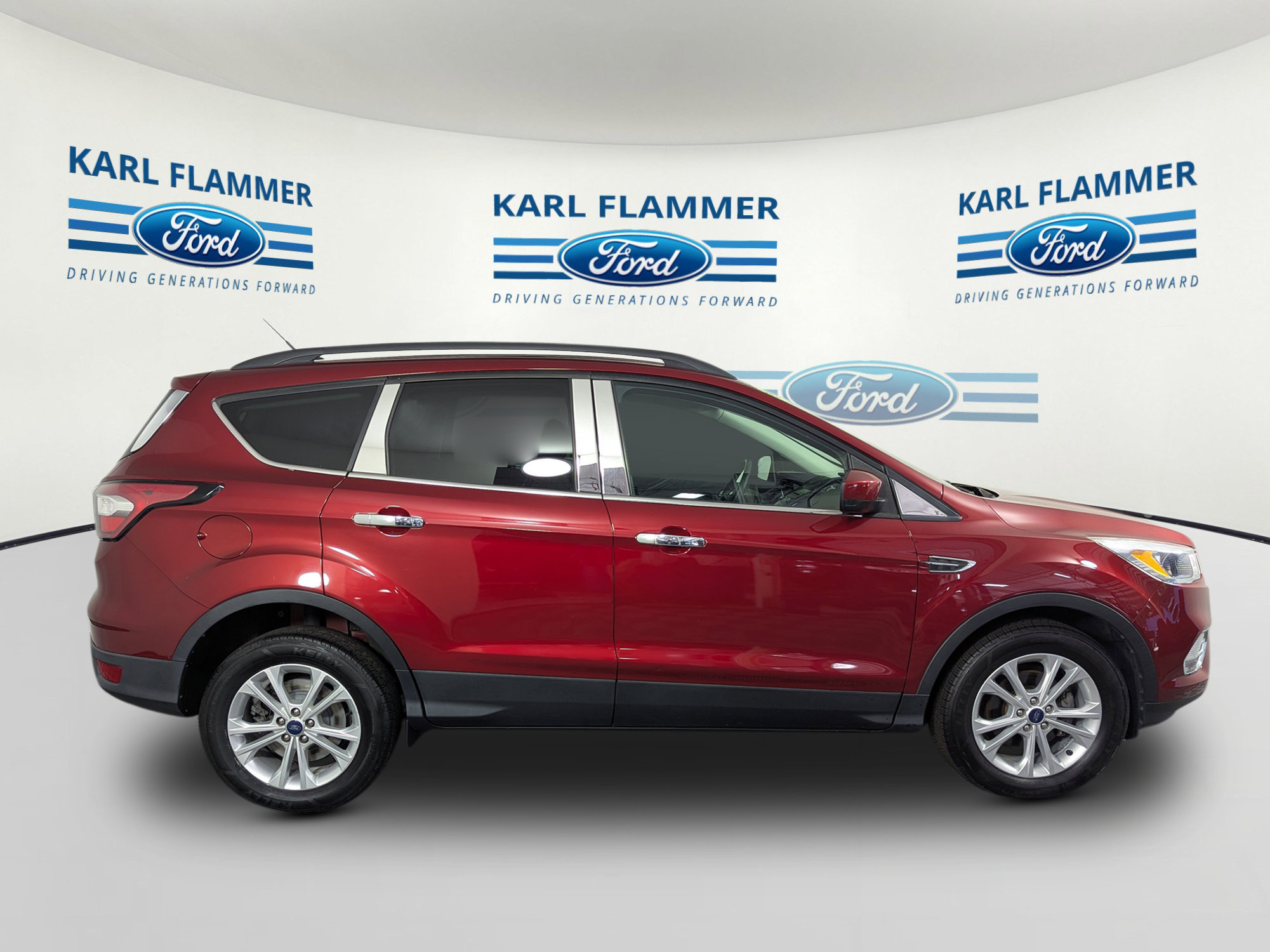 Certified 2018 Ford Escape SE FWD image 2