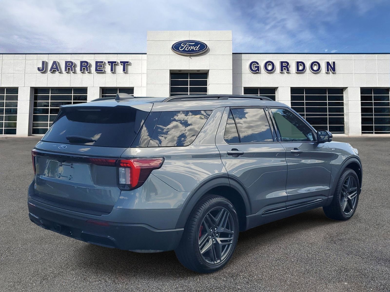 Certified 2025 Ford Explorer ST-Line w/ Premium Package AWD/4WD image 4