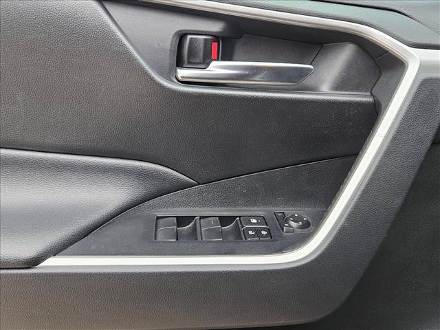 Used 2020 Toyota RAV4 XLE AWD/4WD image 21