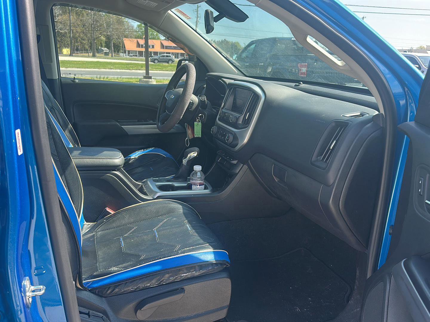 Used 2022 Chevrolet Colorado LT w/ LT Convenience Package AWD/4WD image 12