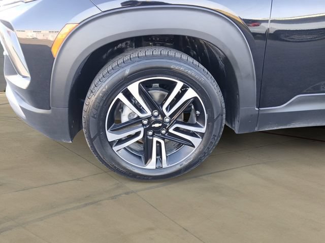 Used 2025 Chevrolet TrailBlazer LT w/ LT Cold Weather Package FWD image 14