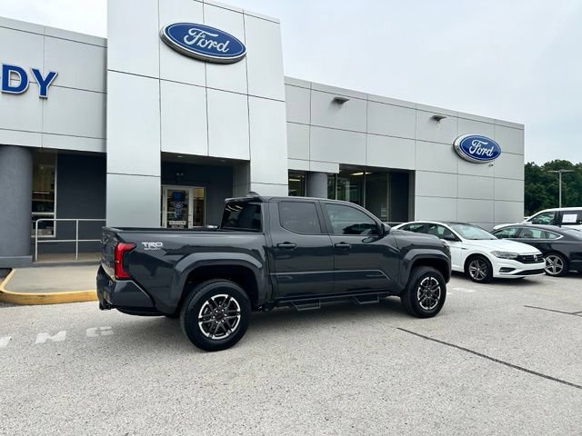 Used 2024 Toyota Tacoma TRD Sport AWD/4WD image 18