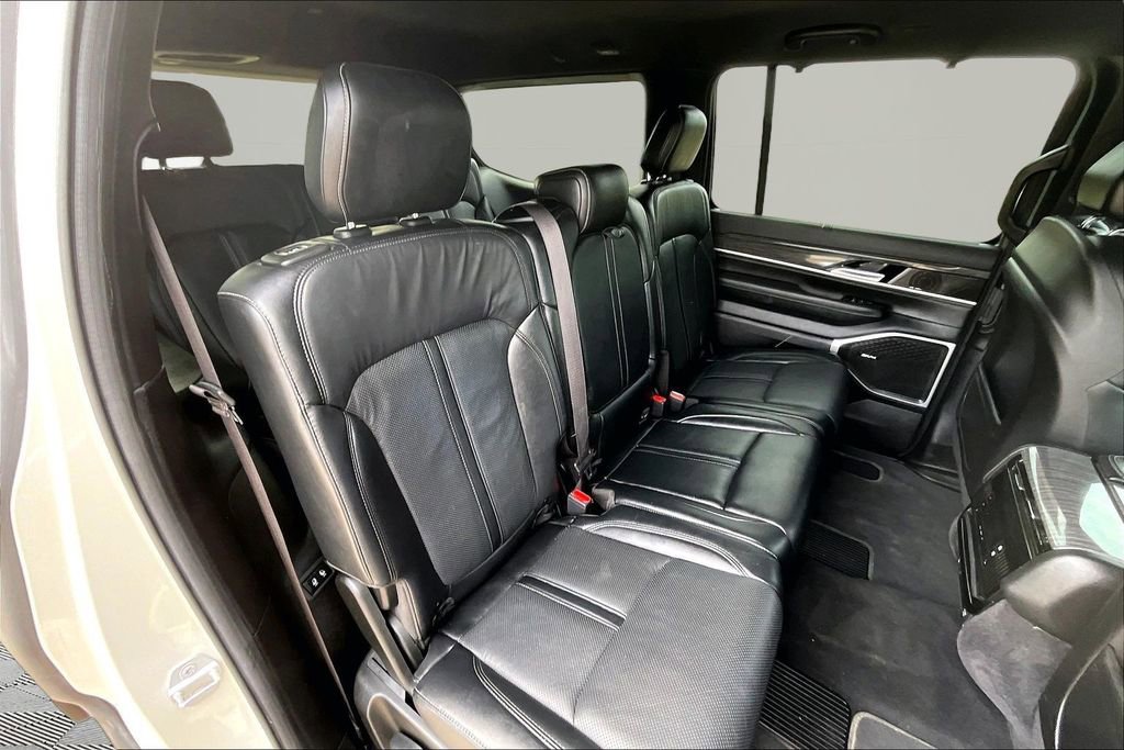 Used 2022 Jeep Wagoneer Series III w/ Convenience Group I AWD/4WD image 27