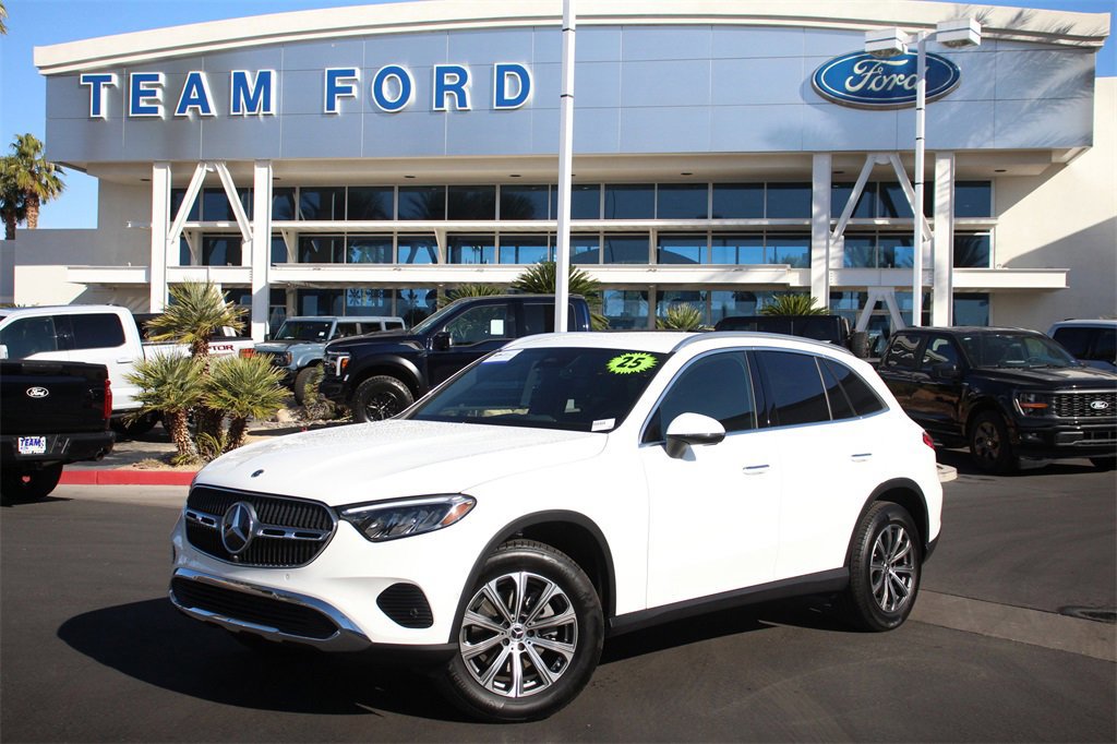 Used 2025 Mercedes-Benz GLC 300 4MATIC image 2